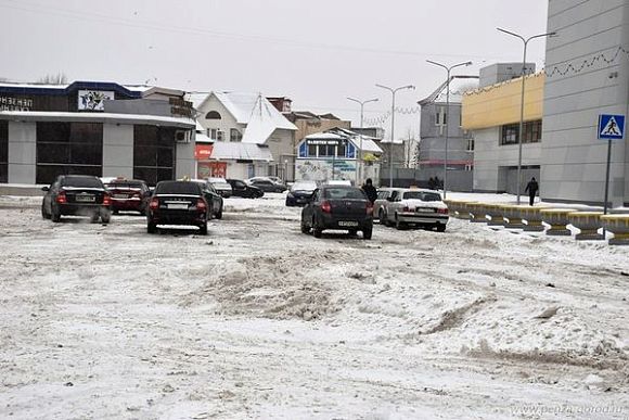 Уборке снега на Пензе-1 мешают припаркованные машины