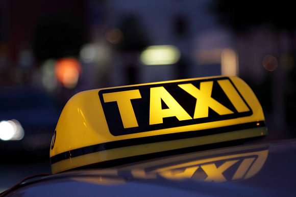 В Терновке трое молодчиков обокрали таксиста
