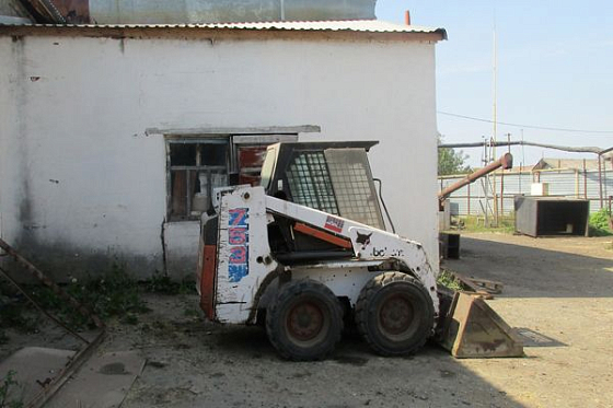 В Каменке осудят тракториста, уронившего из ковша рабочего