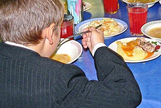 В Пензе 67% родителей согласились оплачивать комиссию за школьные обеды