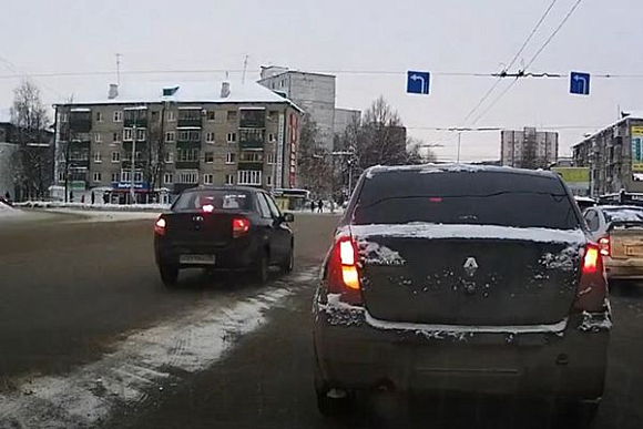 В Сети появилось видео нарушения ПДД в районе ул. Суворова