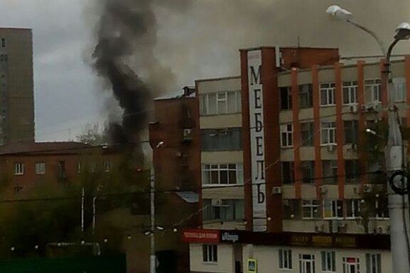 В Пензе горит здание по ул. Гладкова,10