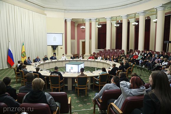 Мельниченко ответил на вопросы участников «Университетских смен» из Запорожской области