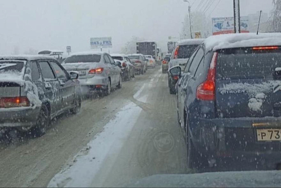 В Пензе апрельский снегопад спровоцировал дорожные аварии и заторы