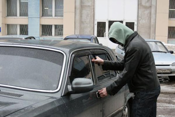 В Башмакове мужчина попал в больницу после ДТП на угнанном авто