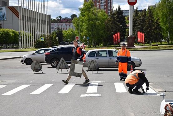 В Пензе начали наносить разметку термопластиком