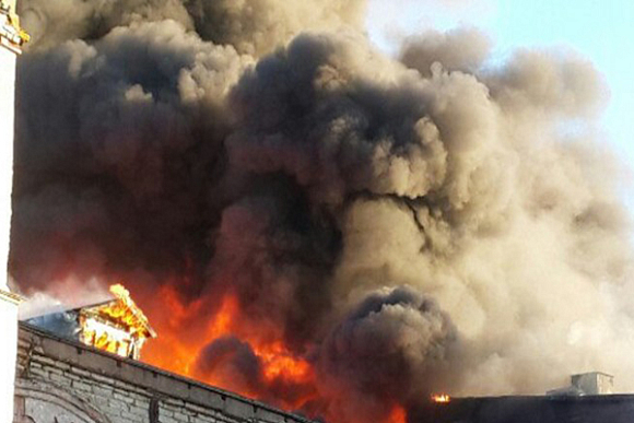В Пензе на пр. Победы с огнем боролись 29 спасателей