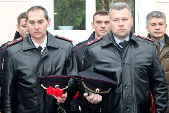 В Пензе открыли доску в честь погибшего в Чечне капитана Олега Сластухина