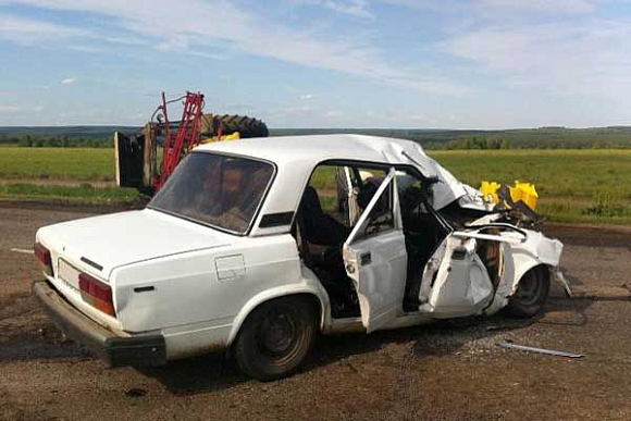 В Пензенской области пассажир легковушки погиб в ДТП с трактором