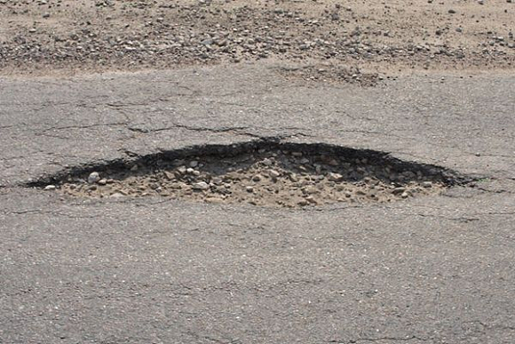 В Никольском районе выявлены опасные ямы на дорогах