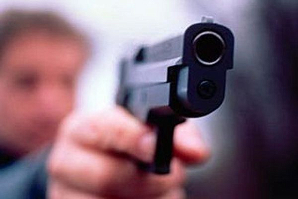 В Пензе полицейский выстрелил в злоумышленника, напавшего на его напарника