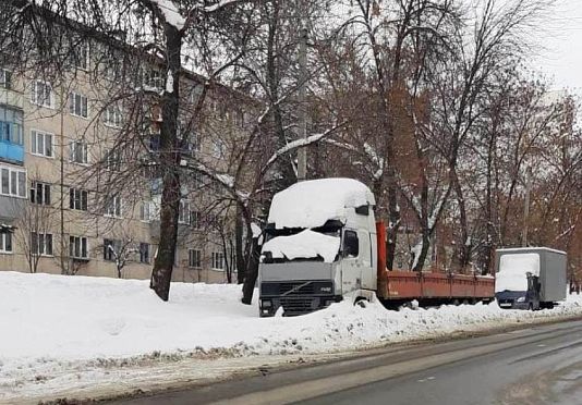 В Пензе на улице Глазунова эвакуировали грузовик