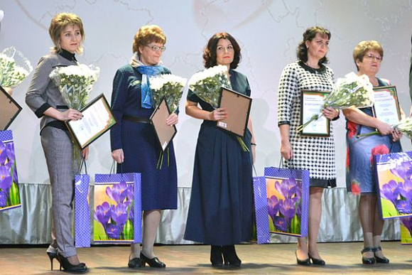 В Пензе наградили мать космонавта Александра Самокутяева