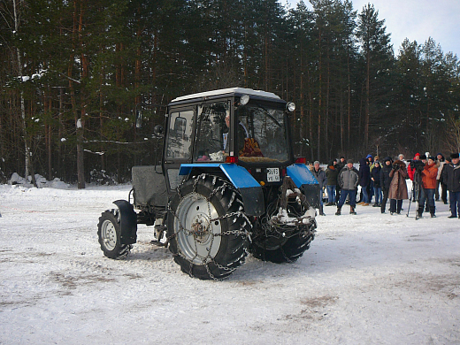 В Никольске посоревновались в фигурном вождении трактора «Беларусь»