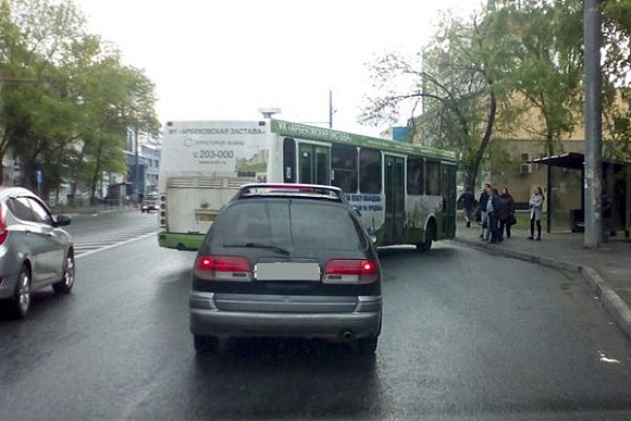 В Пензе автобус перекрыл две полосы движения — соцсети