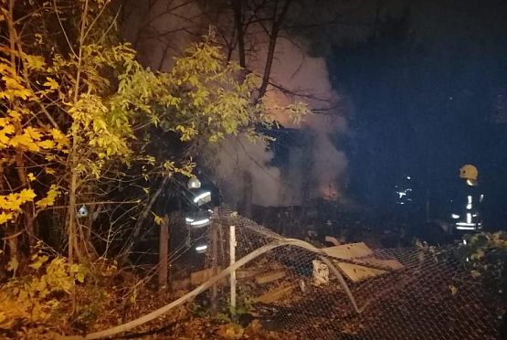 В Пензе 25 пожарных тушили огонь рано утром на Мусоргского