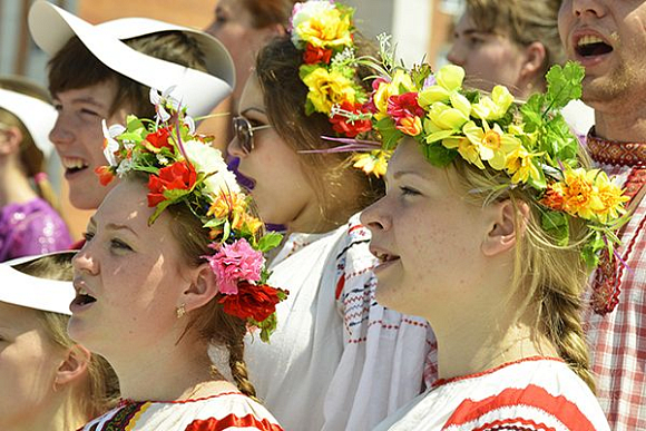 На «Тихвинской ярмарке» посоревнуются косари и вязальщицы на спицах