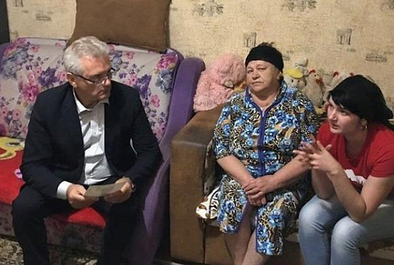 Белозерцев встретился с родственниками погибшего в Чемодановке