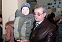 Иван Белозерцев с одним из внуков в 2007 году., Фото В. Гришин