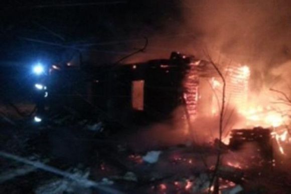 В Нечаевке пожар на ул. Совхозной тушили 12 спасателей