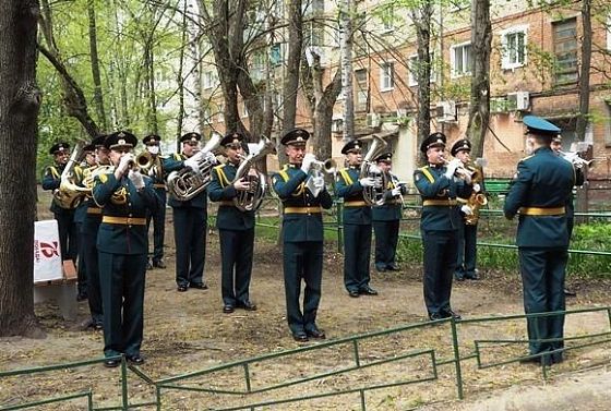 В Пензе парад, посвященный Дню Победы, «доставили» ветеранам на дом