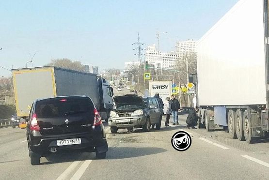 В Пензе на двух участках М-5 ограничено движение из-за ДТП