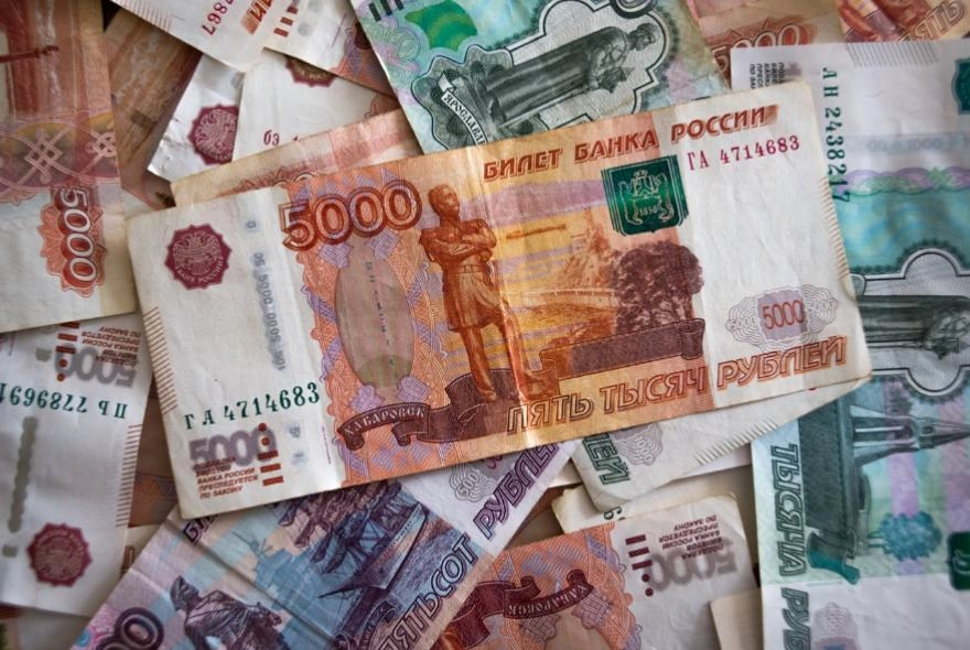 Сотрудница ломбарда из Каменки перевела «работодателю» 145 тысяч рублей