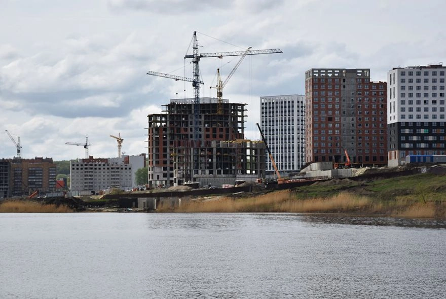 В Пензе сбрасывают воду в ходе ремонта плотины на улице Стасова