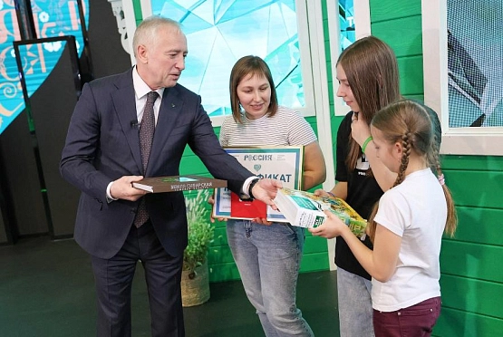 11-миллионными посетителями выставки «России» стала семья Орла