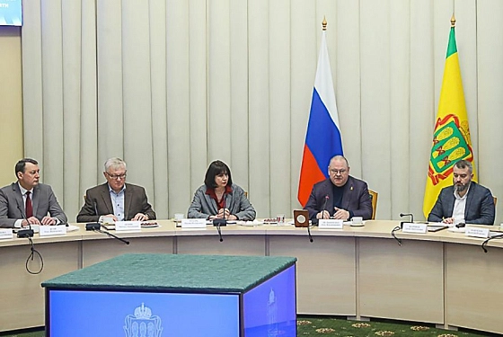 Олег Мельниченко вручил награды «Пензенской правде» Олег Мельниченко вручил награды «Пензенской правде»
