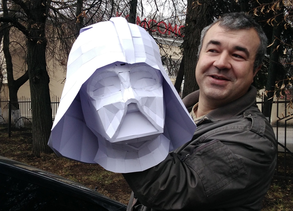 Сергей Данилкин и его пока только бумажный макет Дарта Вейдера.