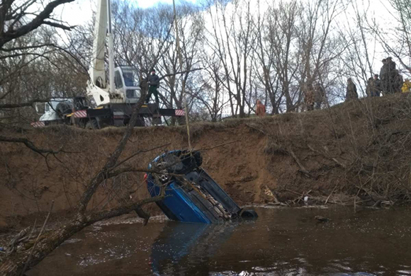 В Пензенской области из воды достали авто с телом водителя