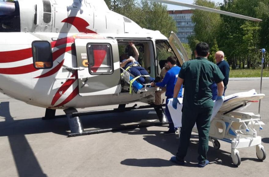 Пензенца с ковидом доставили из межрайонной больницы в городскую на вертолете