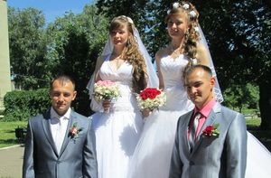 В Пензенской области сестры-близнецы вышли замуж за братьев-близнецов