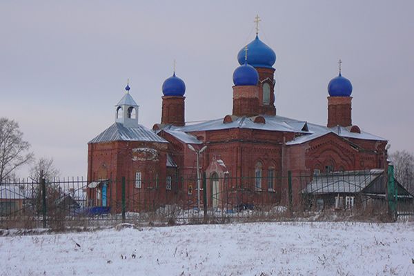 В селе Иванырс на храм подняли колокола