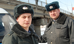 Пензенских полицейских наградили за спасение беременной утопающей Пензенских полицейских наградили за спасение беременной утопающей