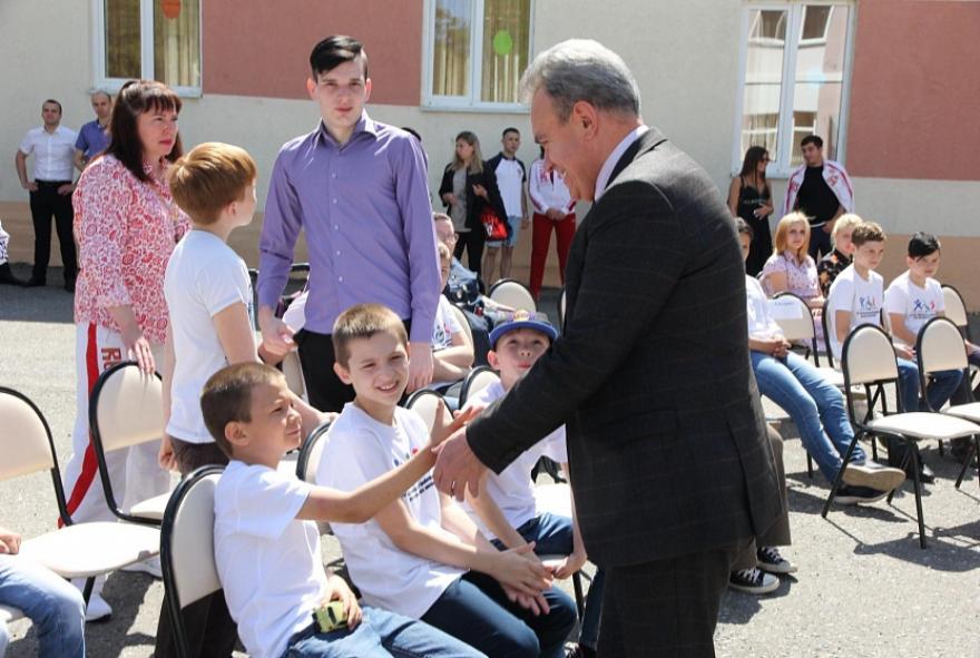 Валерий Лидин посетил областной реабилитационный центр в Кичкилейке