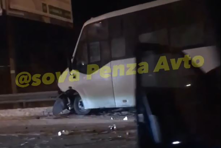 В Пензе на ул. Стасова столкнулись несколько автомобилей