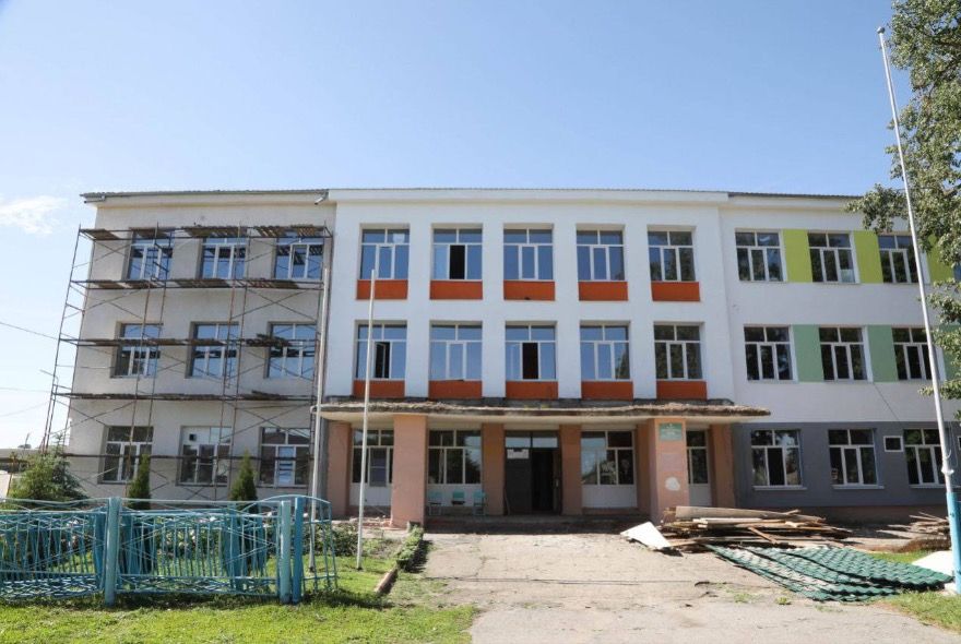 Олег Мельниченко проверил ремонт социально значимых объектов в Земетчинском районе