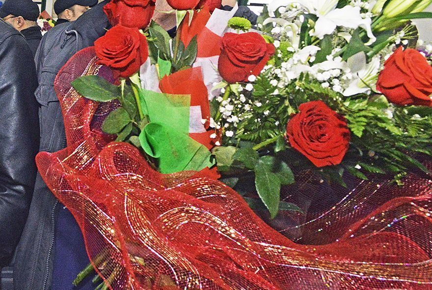 В Пензе 21-летнего парня обманули при покупке люксового букета цветов