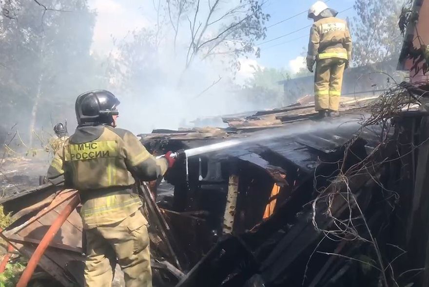 В Пензе на Ново-Казанской сгорели 11 хозяйственных построек