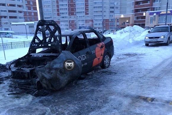 В МЧС рассказали о сгоревшем в Пензе автомобиле такси