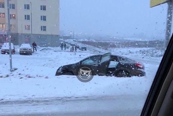 На Ново-Терновской автомобиль нырнул в сугроб