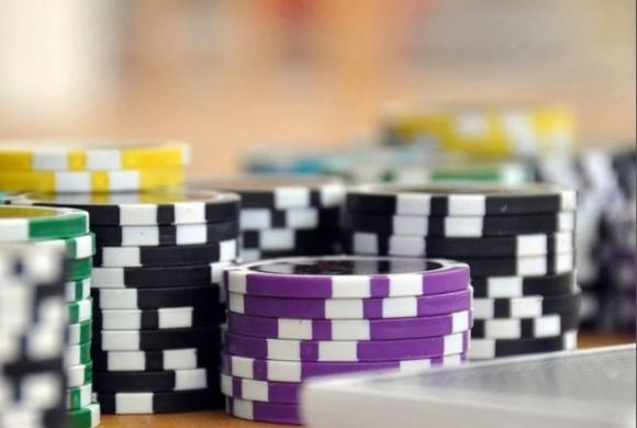 Шестеро пензенцев устраивали незаконные игры в покер 