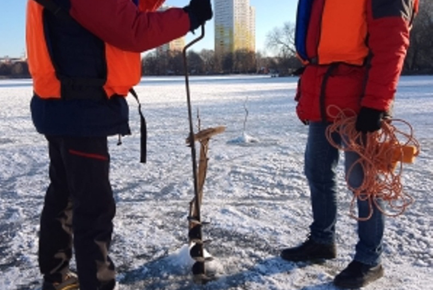 В Пензе измерили толщину льда на прудах и реках