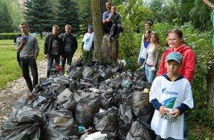 Пензенские блогеры прибрались в Парке Победы