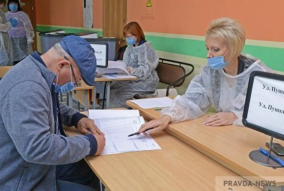 Фото В. Гришин ВЦИОМ: большинство опрошенных россиян поддерживает идею многодневного голосования