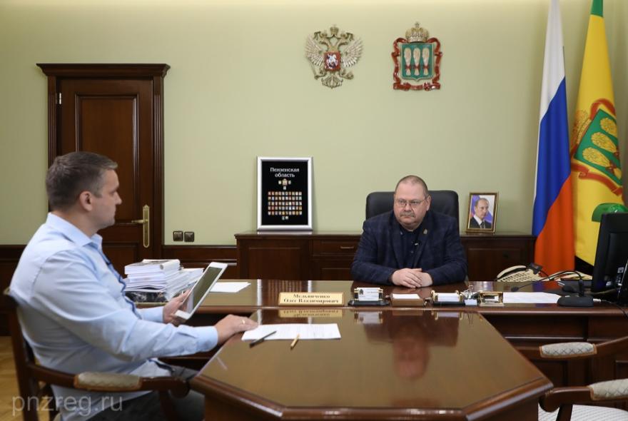 Началась прямая трансляция прямой линии губернатора Олега Мельниченко 