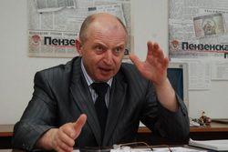 От каравая откусил мотылек