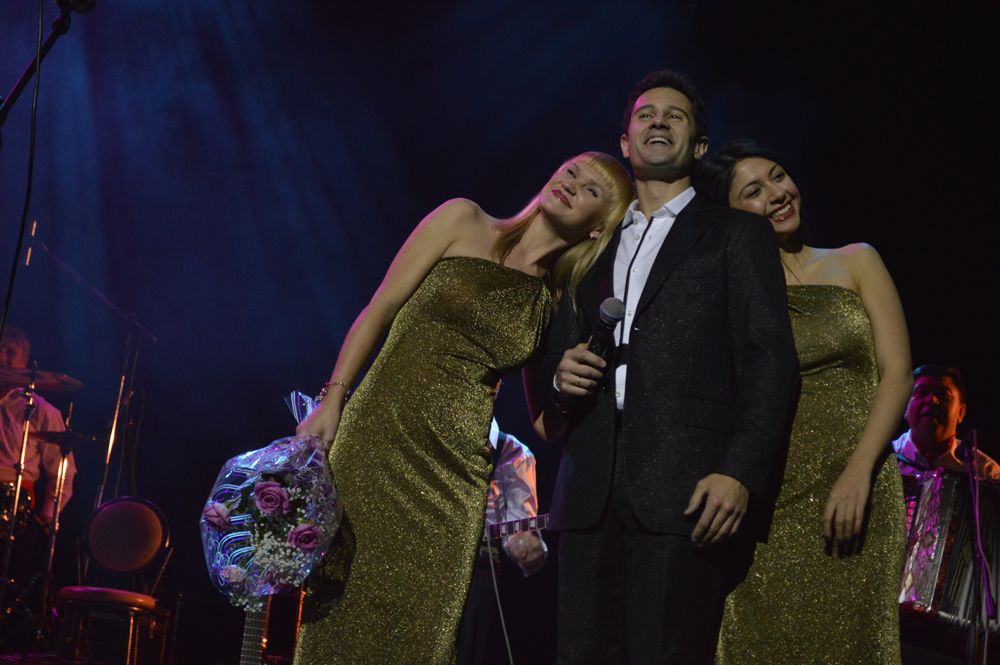 Антон Макарский в свой день рождения на сцене драмтеатра — фотоотчет